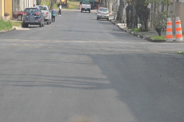 Intendencia realiza trabajos de vialidad urbana y rural